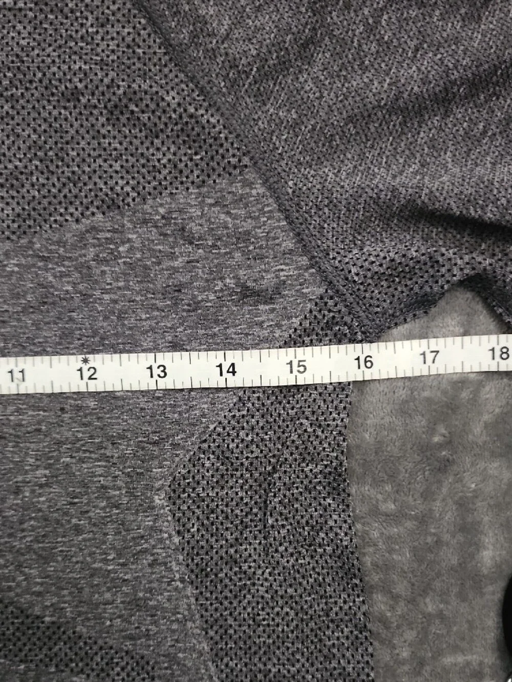 Old Navy Short-Sleeve Seamless Active Tee - Light Gray & Dark Gray - Picture 8 of 11